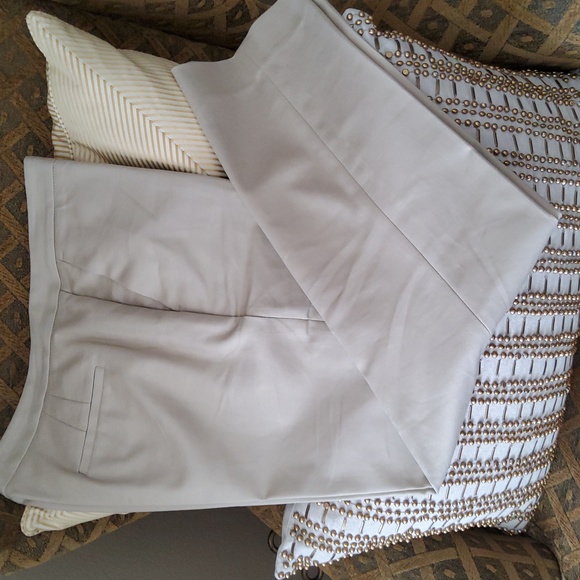 Vince Camuto Khaki Capri. - Picture 3 of 7